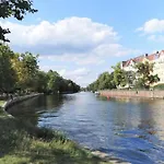 In Dargun Mit Schwimmbad 公寓 Barlin